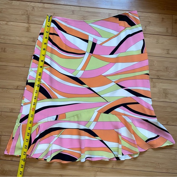 Talbots skirt, pure silk size 10. Geometric pattern, side zipper and button. - Picture 6 of 6